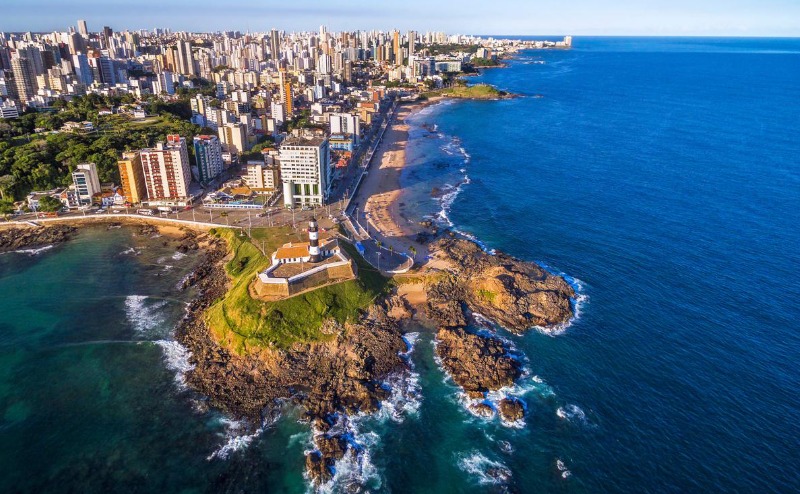 Fachada imponente da Igreja de São Francisco no Pelourinho com a Alltour
